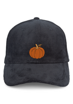 Samettilippis, kurpitsa, halloween, syksy, lippis, luontoaiheinen brodeeraus.